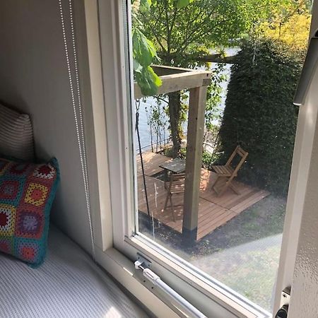 Villa Gezellige Pipo Met Grote Schommel Aan Het Water Medemblik Exterior foto